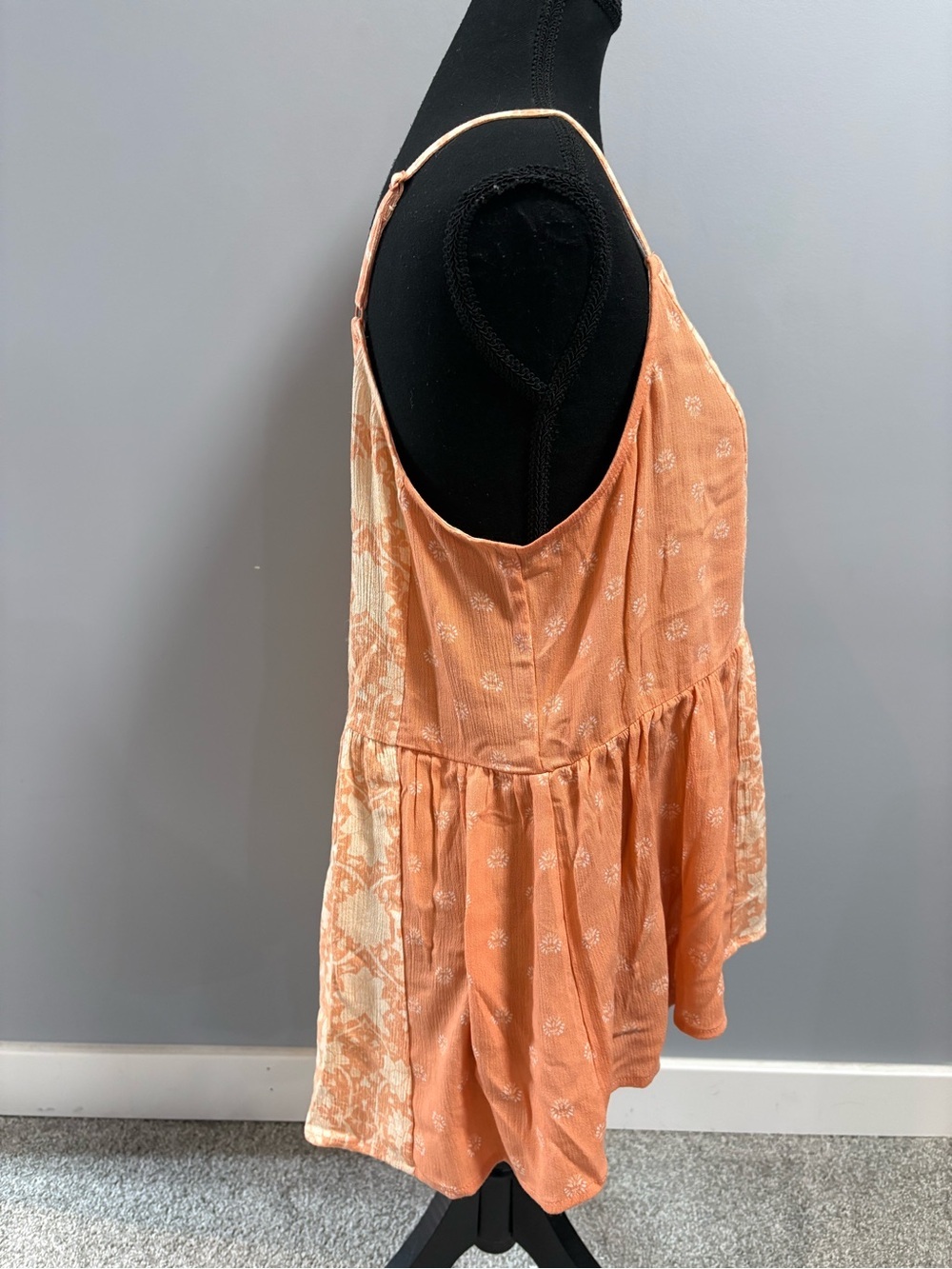 Torrid Tank - Picture 2 of 8